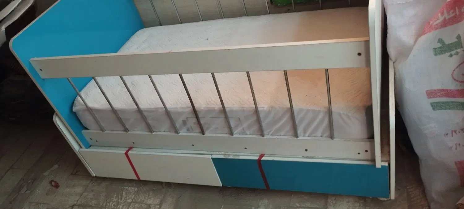 تخت کودک|تخت و صندلی بچه|اردکان, |دیوار