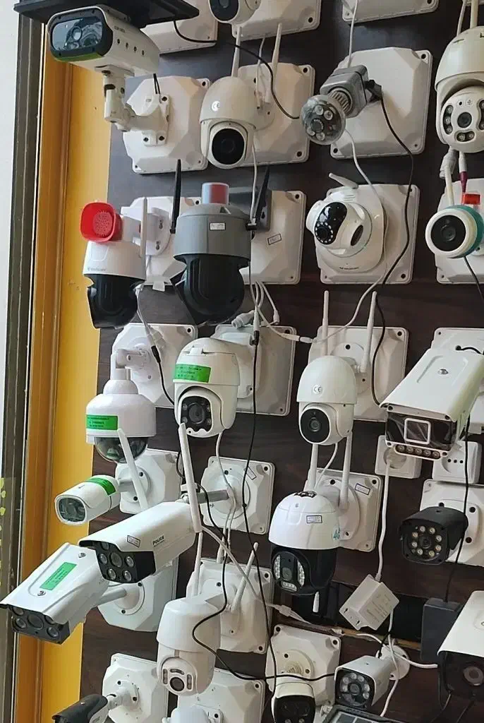 (نصب حرفهای دوربین مداربسته/دزدگیر، برق خورشیدی|خدمات پیشه و مهارت|گلپایگان, |دیوار