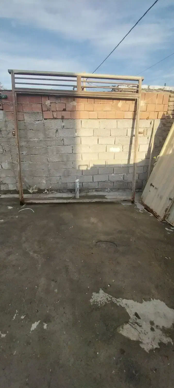 یک درب پارکینگ سه لنگه|مصالح و تجهیزات ساختمان|اردبیل, |دیوار