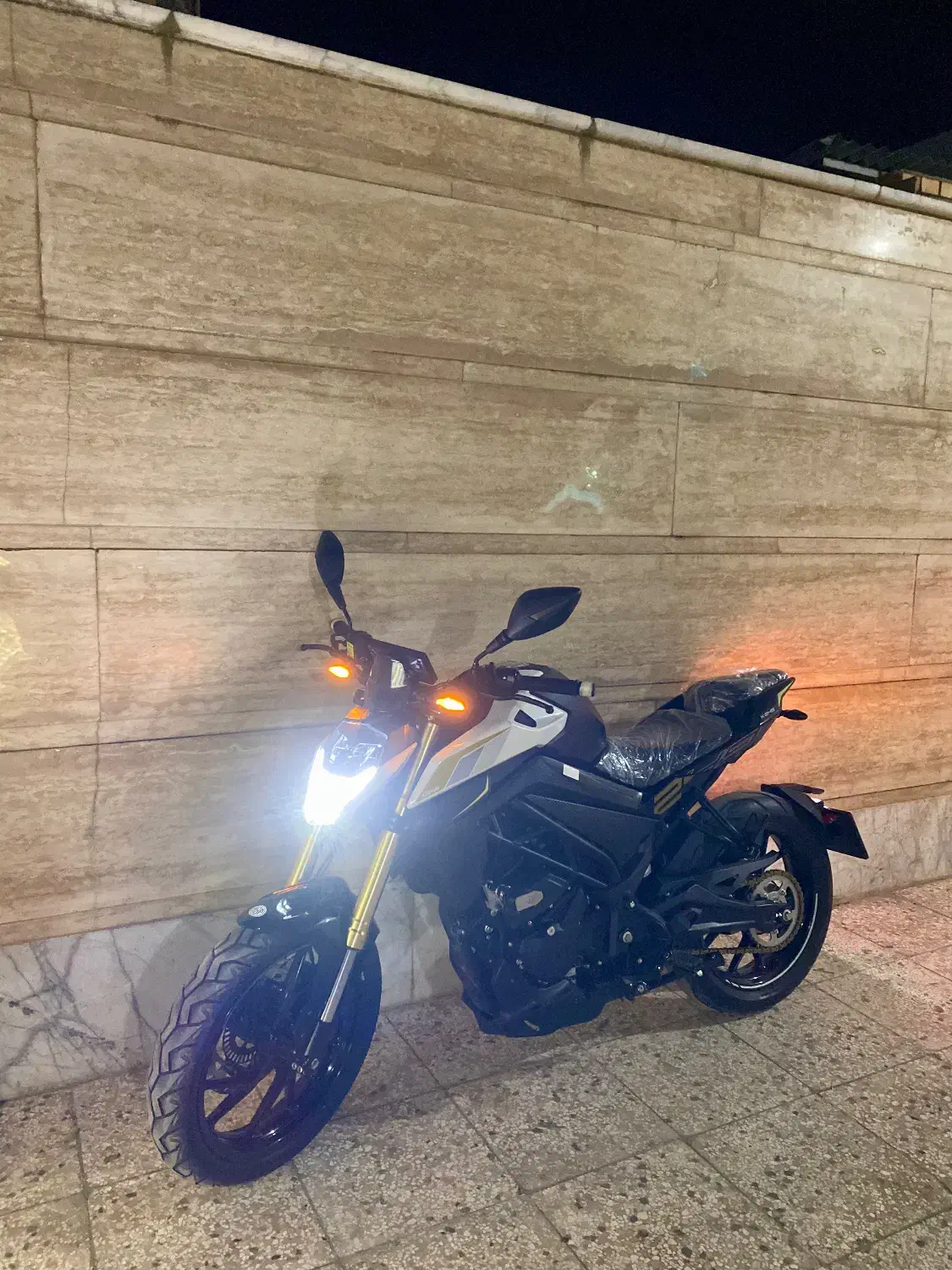 کی وی250 ان اس بنلی|موتورسیکلت|گنبد کاووس, |دیوار