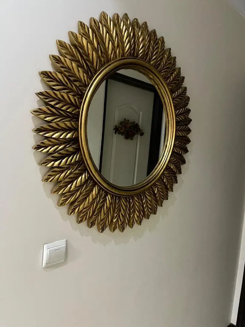 آیینه در حد نو|آینه|رودهن, |دیوار