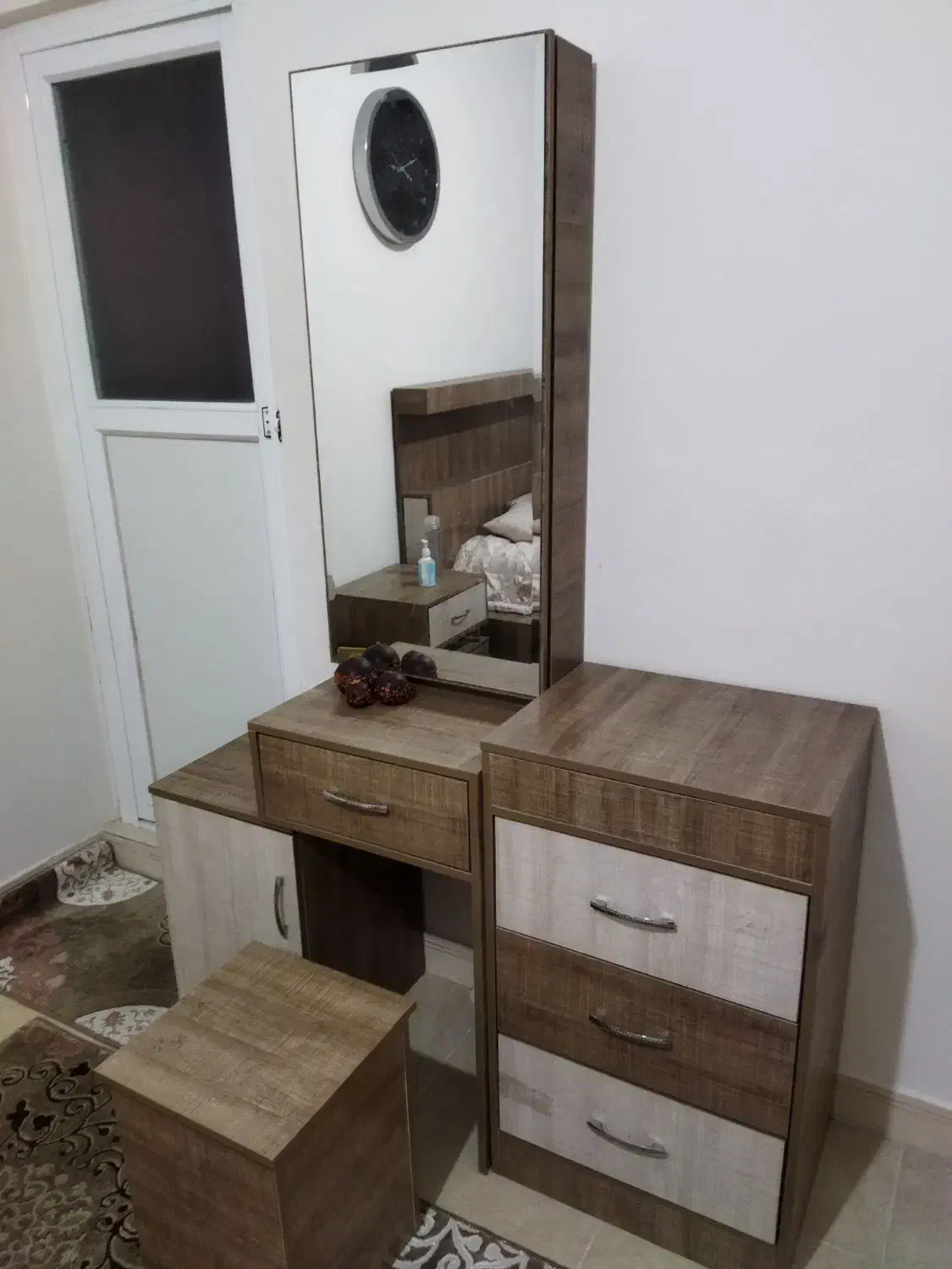 تخت خواب دو نفره همراه با تشک طبی|تخت و سرویس خواب|گرمدره, |دیوار