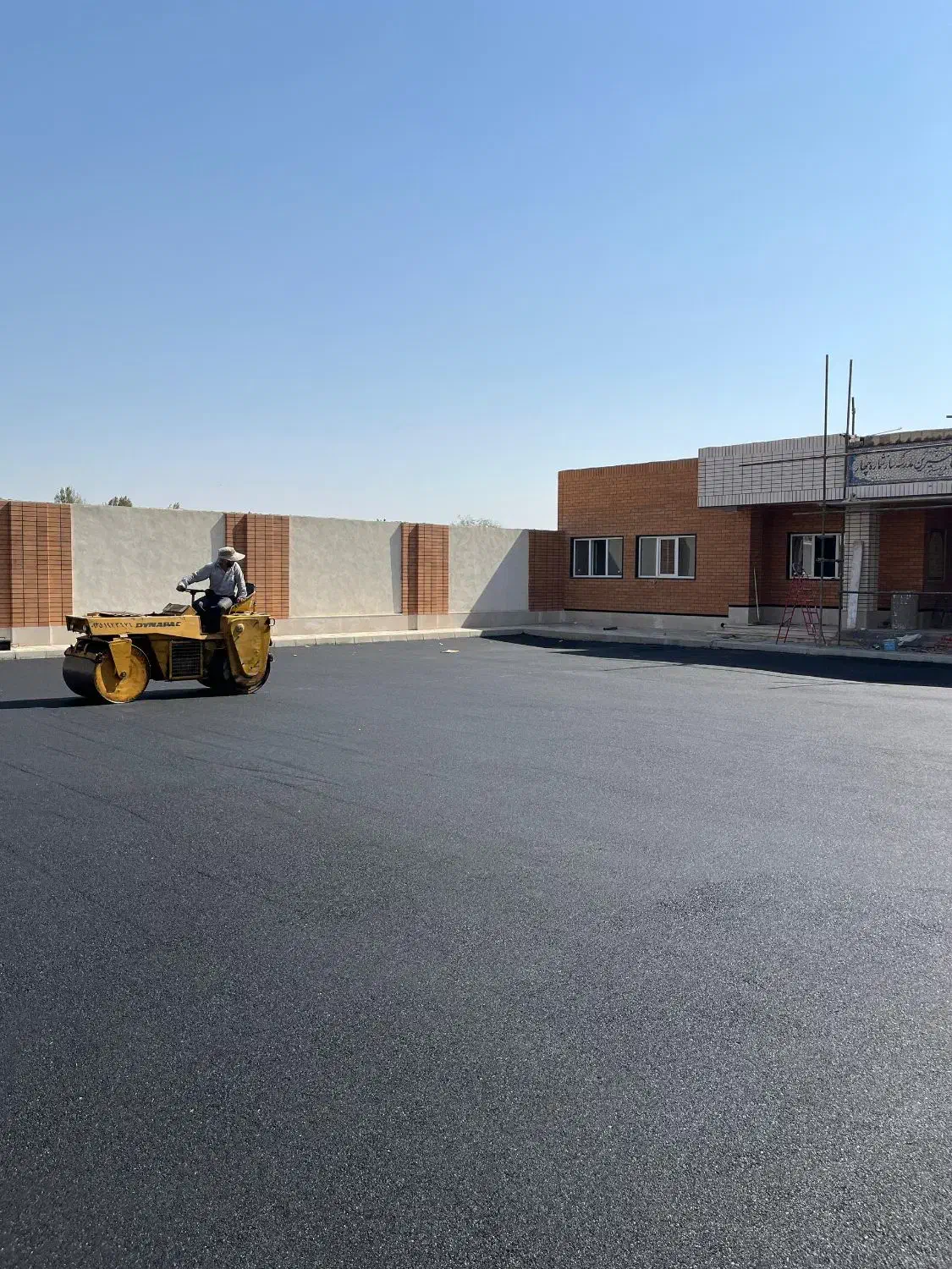 پخش کننده آسفالت همراه غلطک|خدمات پیشه و مهارت|تهران, چیتگر جنوبی|دیوار