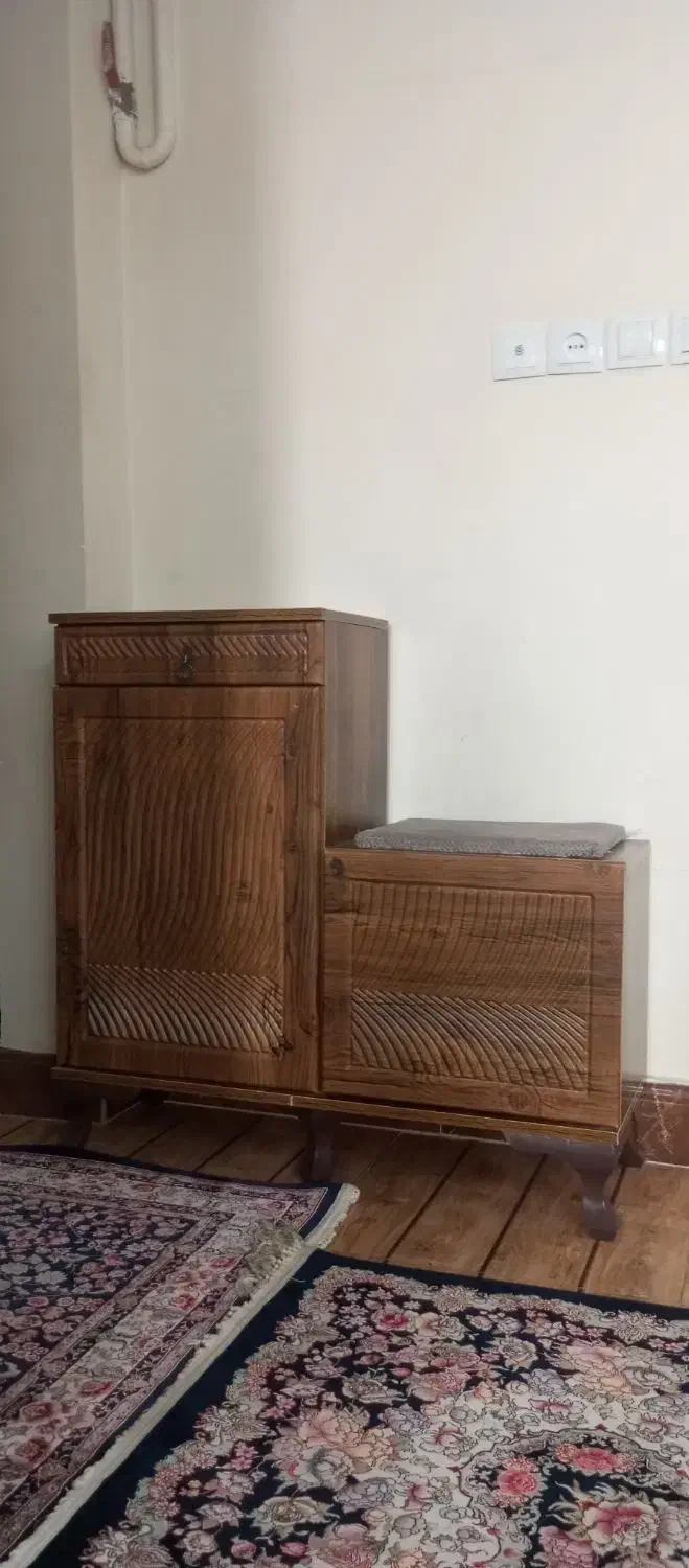 جاکفشی|جاکفشی، کمد، دراور|باغستان, |دیوار