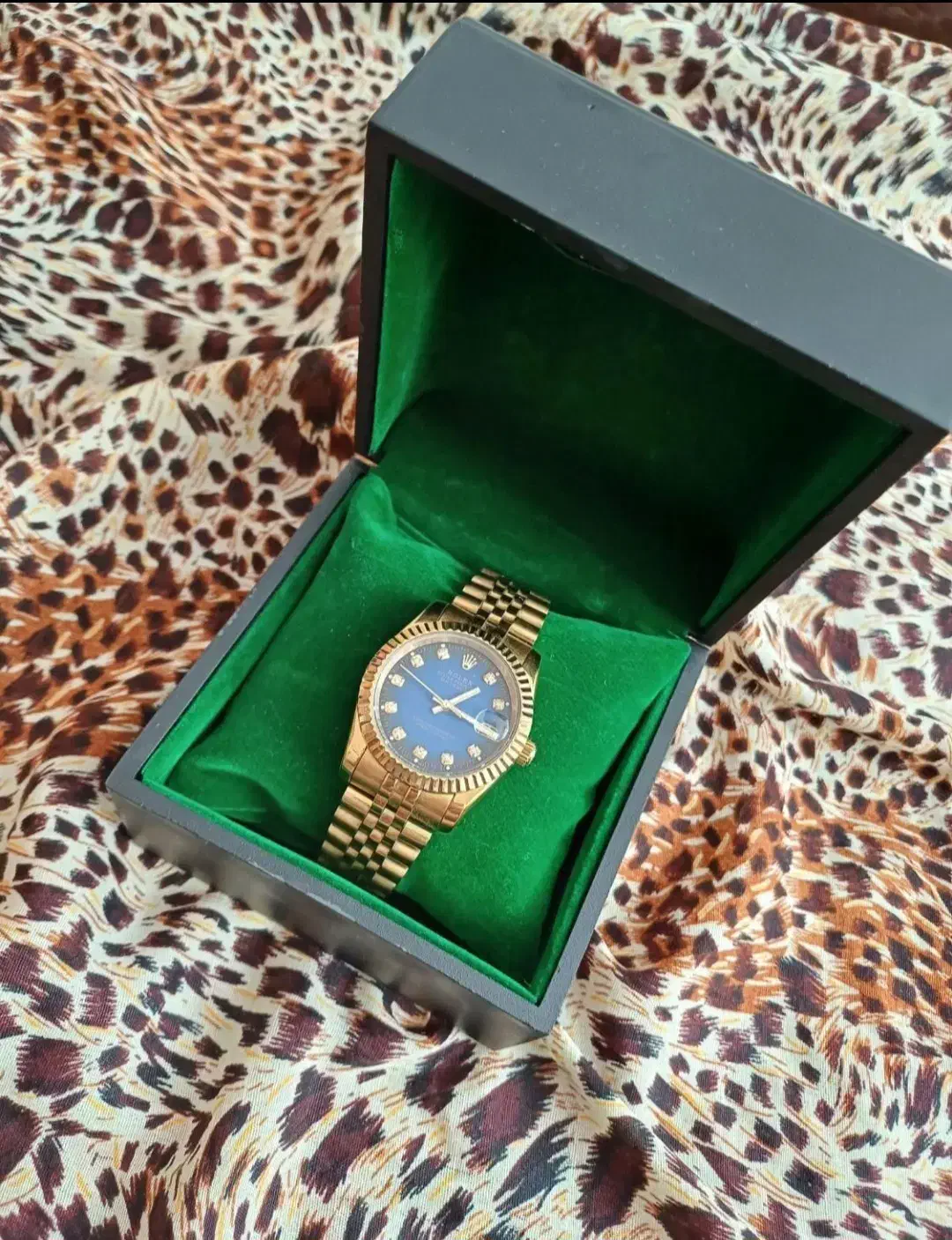 ساعت آکبند|ساعت|تبریز, |دیوار