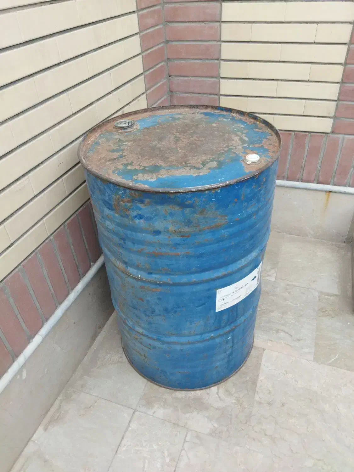 تانکر ۵۰۰ لیتری با چهارپایه آهنی و بشکه ۲۲۰ لیتری|مصالح و تجهیزات ساختمان|زابل, |دیوار