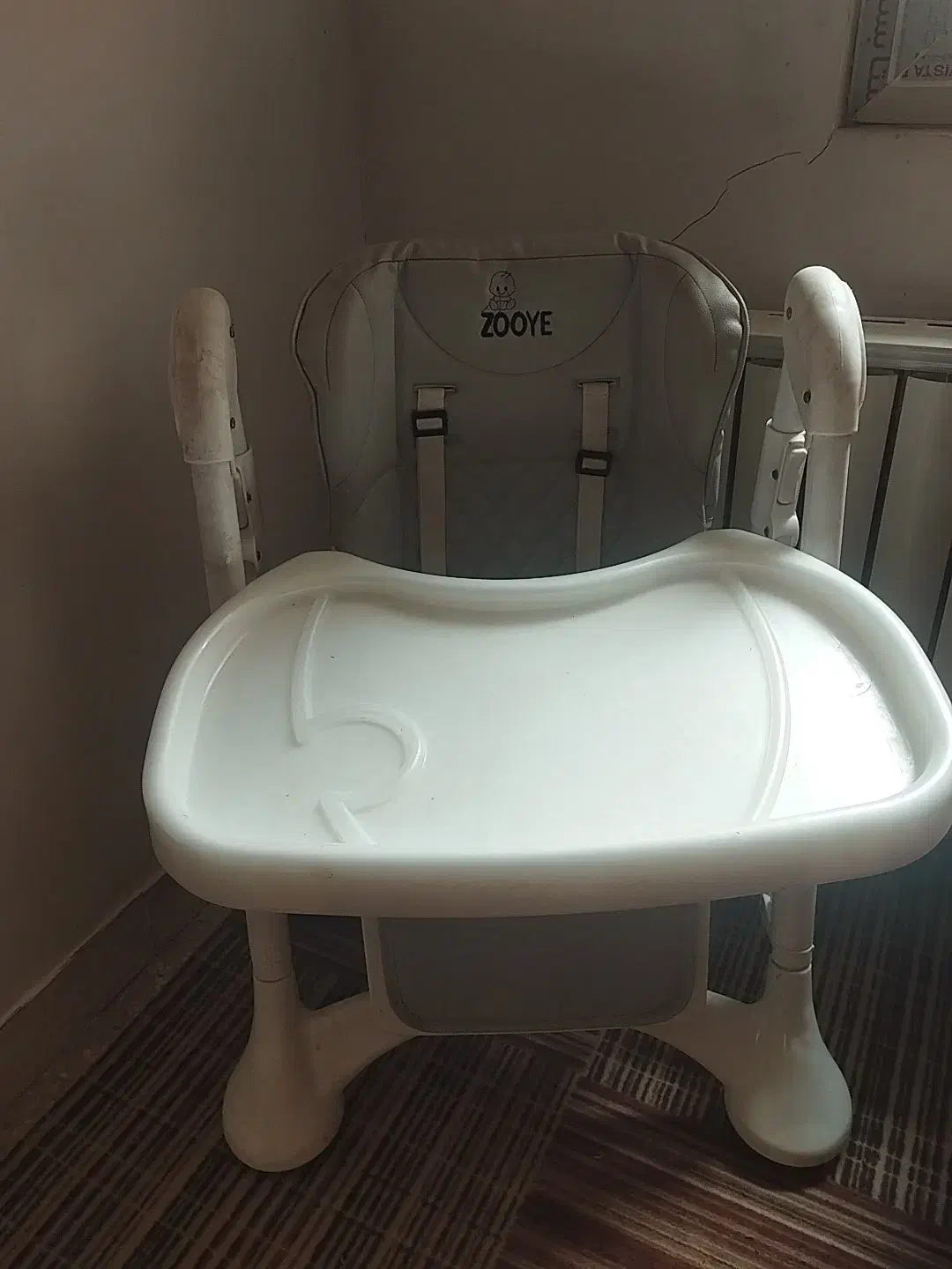 صندلی کودک|تخت و صندلی بچه|صدرا-فارس, فاز ۱|دیوار