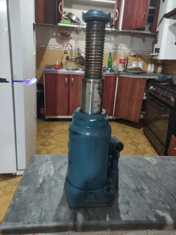 جک روغنی ده تنی و ۳۰ تنی و بکس بادی|ابزارآلات|شیراز, شهرک ترکان|دیوار