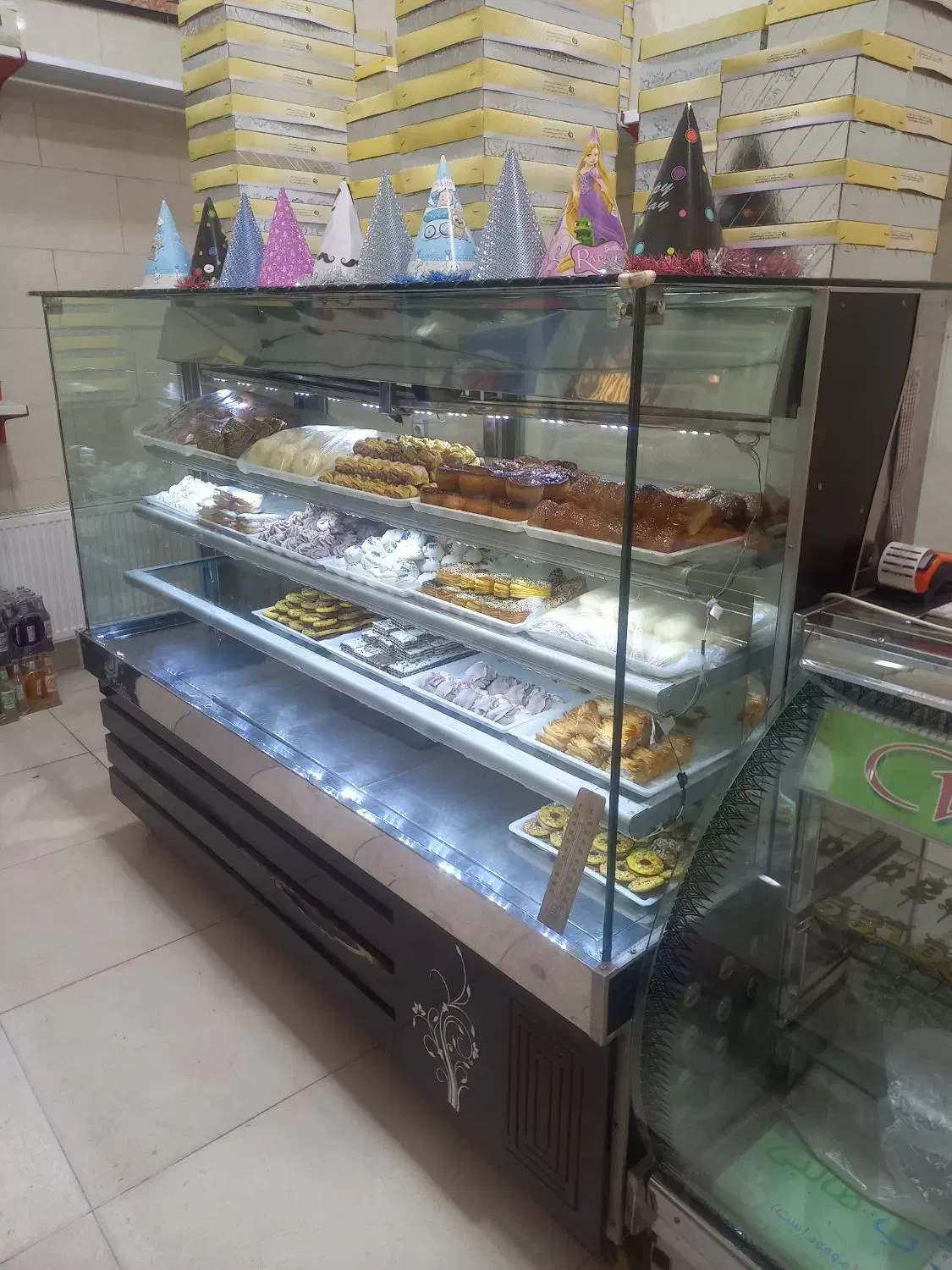 یخچال جهت قنادی برای شیرینی خشک|فروشگاه و مغازه|سقز, |دیوار