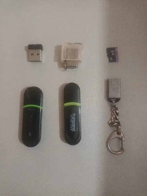 تعدادی فلش و رم اس دی فوری|لوازم جانبی موبایل و تبلت|کرج, خرمدشت|دیوار