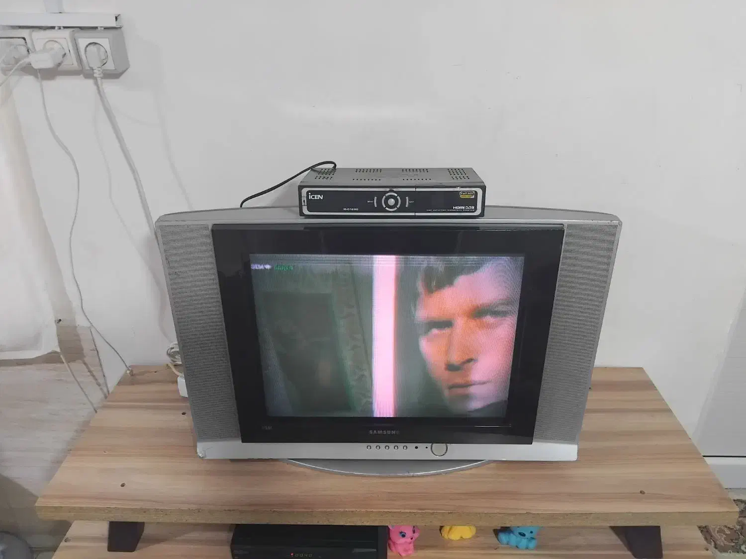 تلویزیون ودیجیتال|تلویزیون و پروژکتور|آبیک, |دیوار