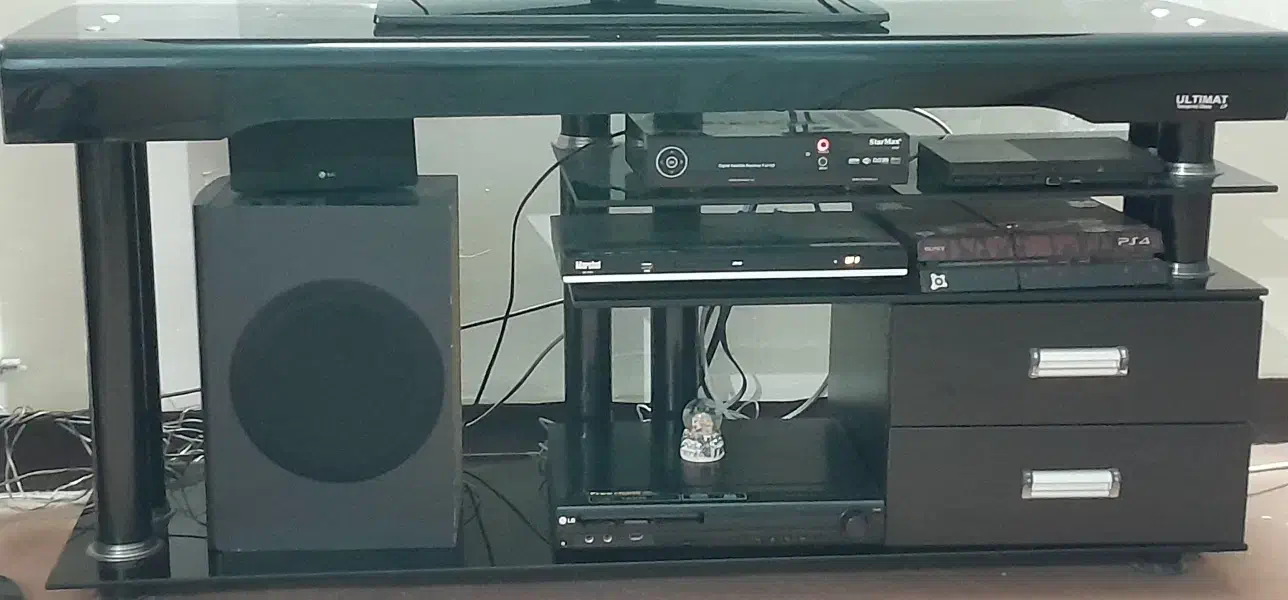 میزتلویزیون|میز تلویزیون|ری, سرتخت|دیوار