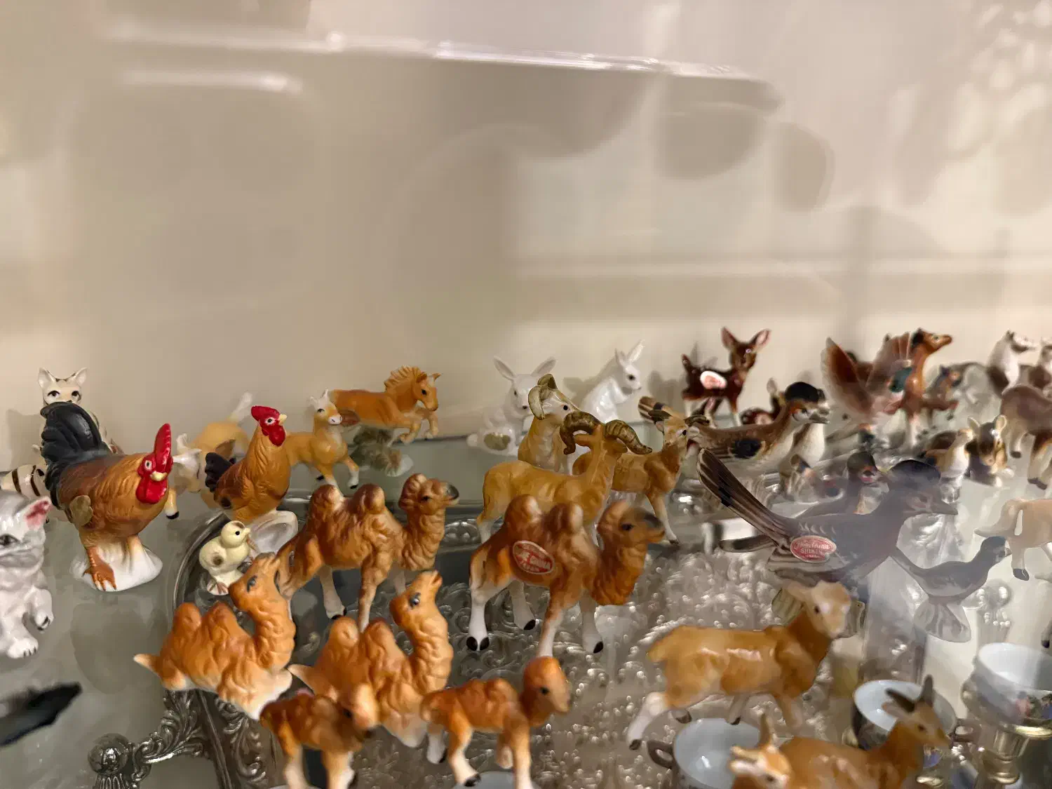 مجسمه|کلکسیون اشیاء عتیقه|کرج, عظیمیه|دیوار