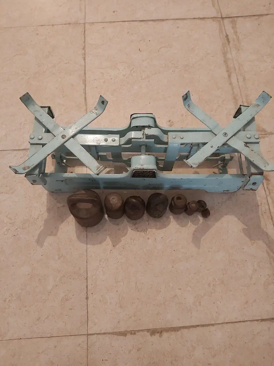 ترازوی آنتیک|کلکسیون اشیاء عتیقه|تبریز, |دیوار