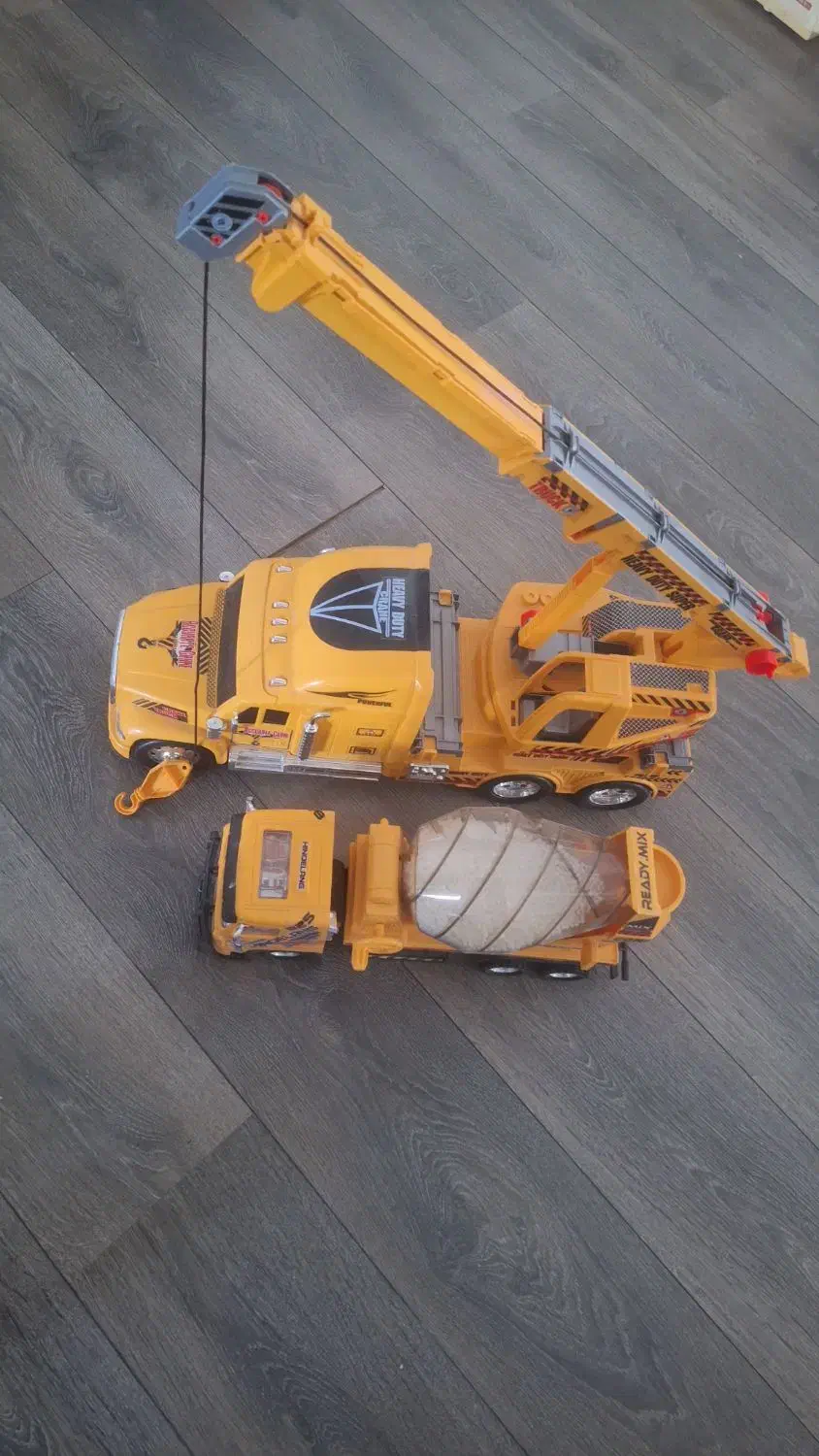 جرثقیل و میکسر  اسباب بازی  ۱۰۰۰۰۰۰ تومان|اسباب‌بازی بچه|ارومیه, |دیوار