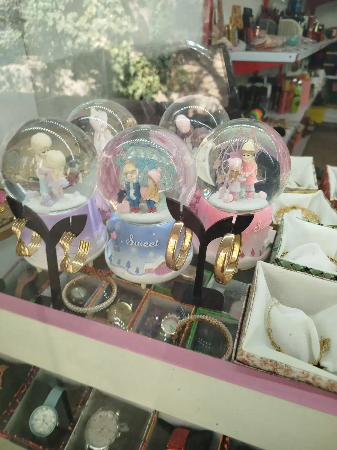 انواع بدلیجات مجسمه عطر اودکلن ارایشی هدیه باگس|بدلیجات|اصفهان, بهارانچی|دیوار