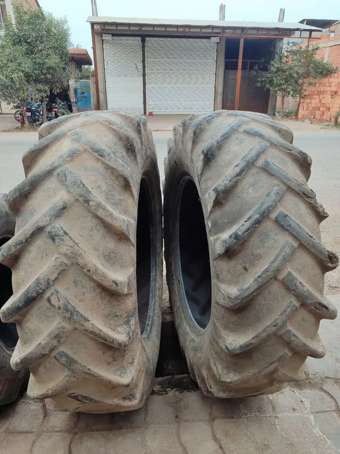 لاستیک تراکتور 6سیلندر|عمدهفروشی|خان ببین, |دیوار