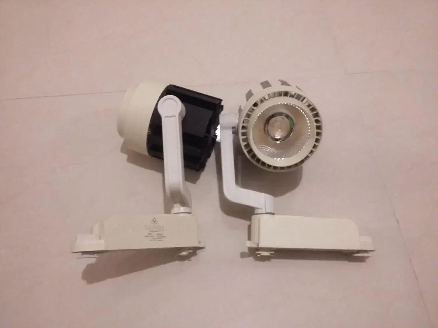 چراغ ریلی قابل تنظیم پروژگتور پنل سقفی تو کار تخت.|لامپ و چراغ|رشت, چله خانه|دیوار