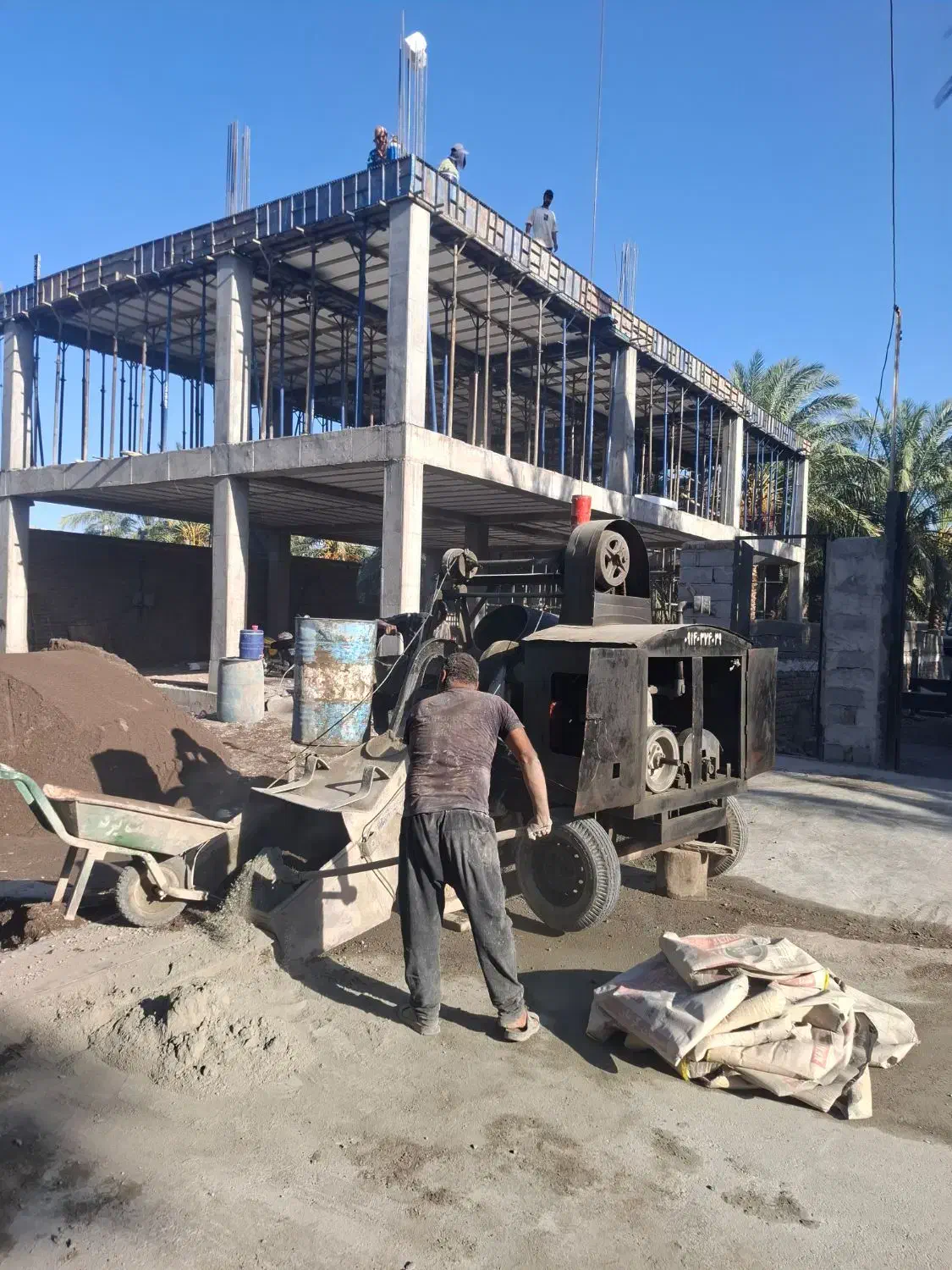 آرماتور بندی و اجرای اسکلت بتن و نیازمند نیرو|خدمات پیشه و مهارت|بم, |دیوار