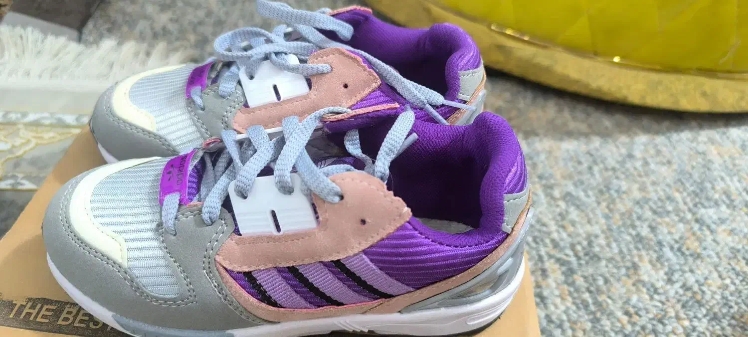 کفش نو|کیف، کفش، کمربند|بندر گناوه, |دیوار