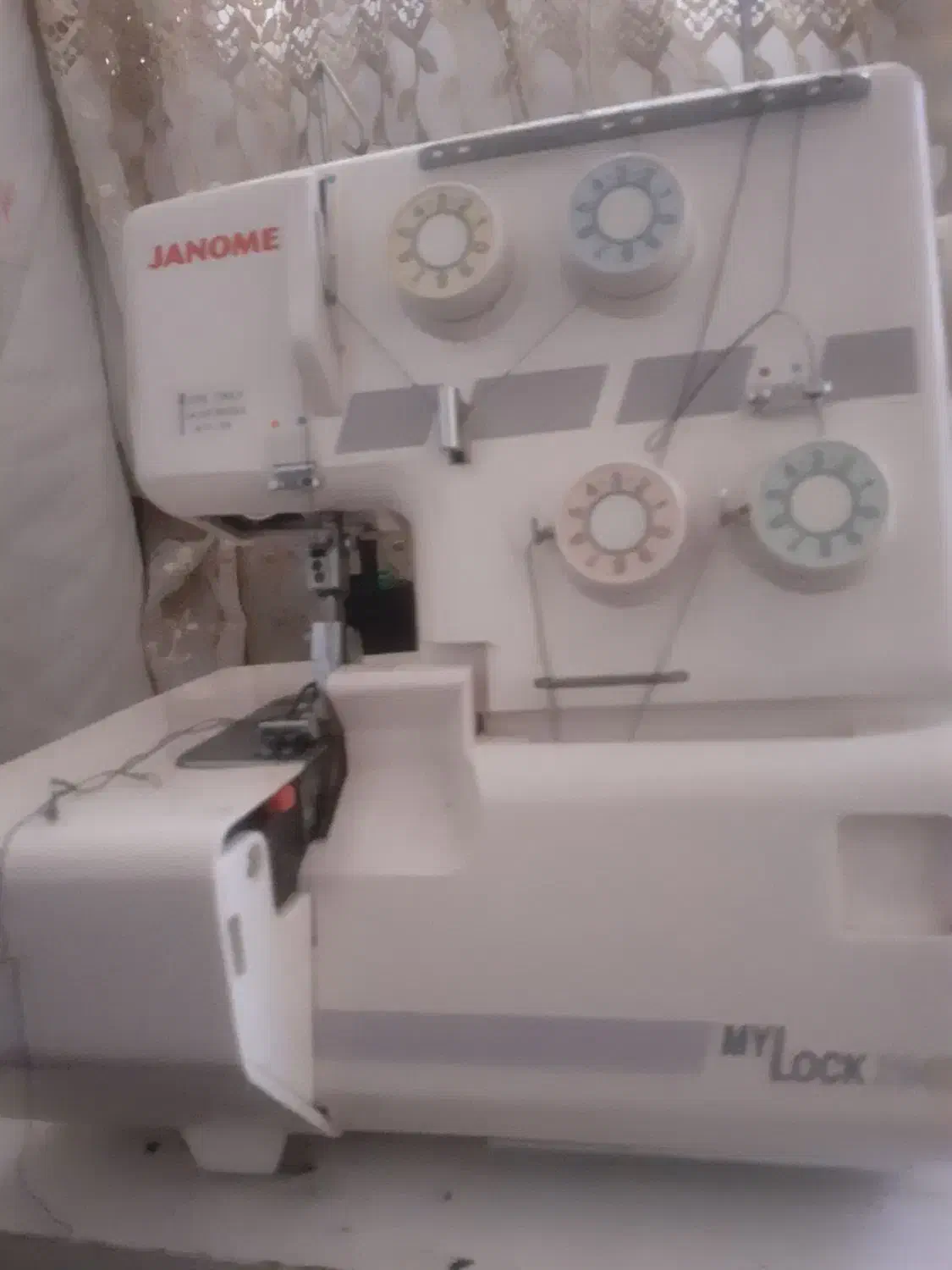 سردوز ژانومه ۴ نخ ۲۰۴D|چرخ خیاطی و ریسندگی|تهران, والفجر (افسریه)|دیوار