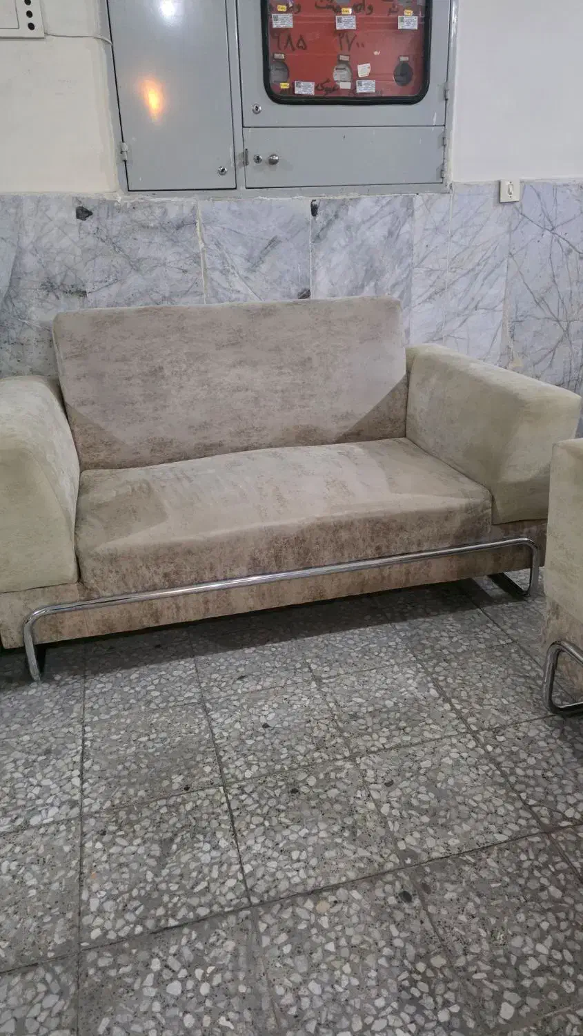 هفت نفر بی عیب|مبلمان خانگی و میز عسلی|شاهین‌شهر, دهخدا|دیوار