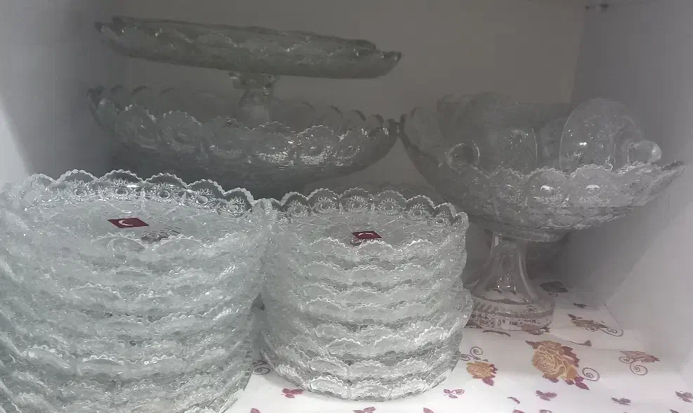 تعدادی وسایل پذیرایی|ظروف سرو و پذیرایی|گلپایگان, |دیوار