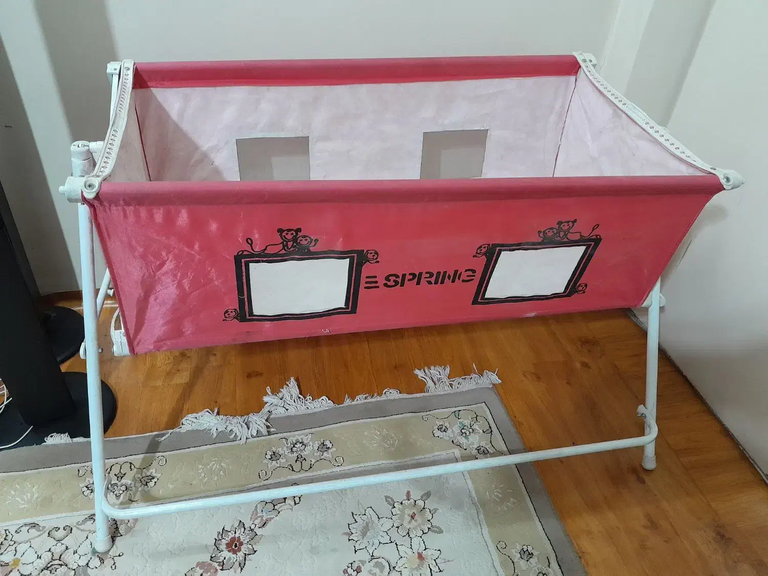 تخت|تخت و صندلی بچه|ری, شهادت|دیوار