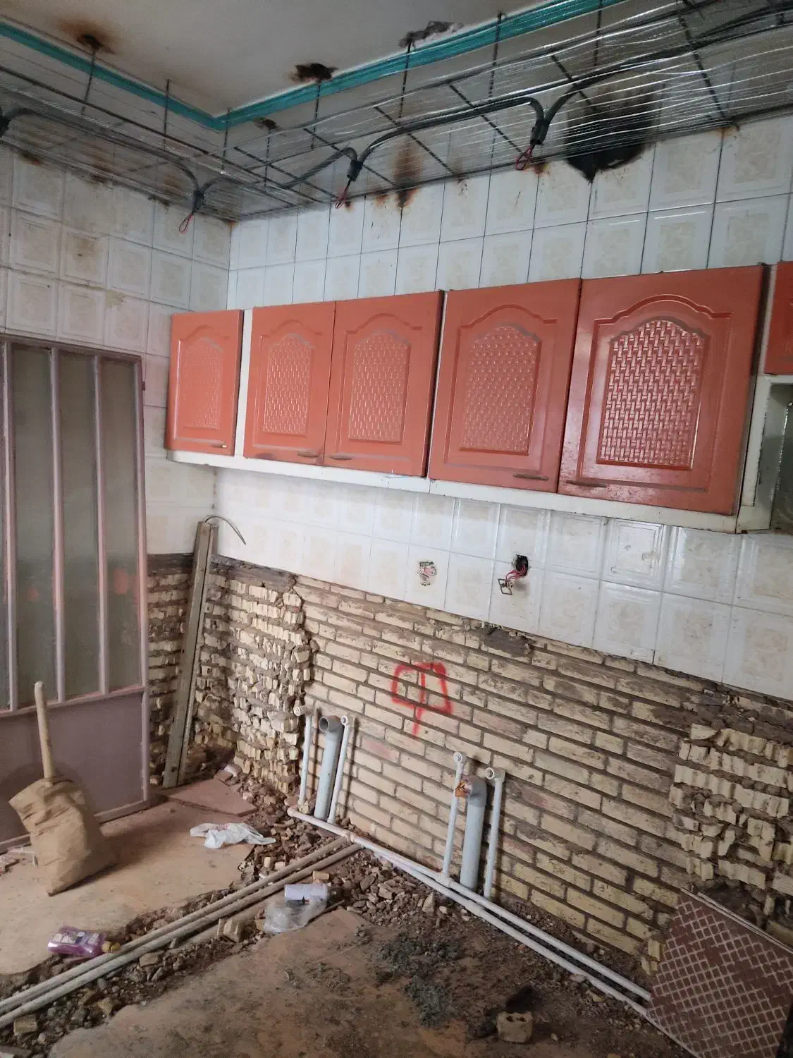 کابینت فلزی و هود|آبچکان و نظمدهنده ظروف|اهواز, کوی آغاجاری|دیوار