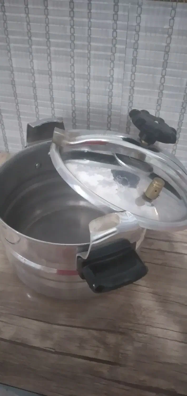 دیگ زودپز ۸لیتری۱۵۰۰۰۰۰|ظروف پختوپز|قروه, |دیوار