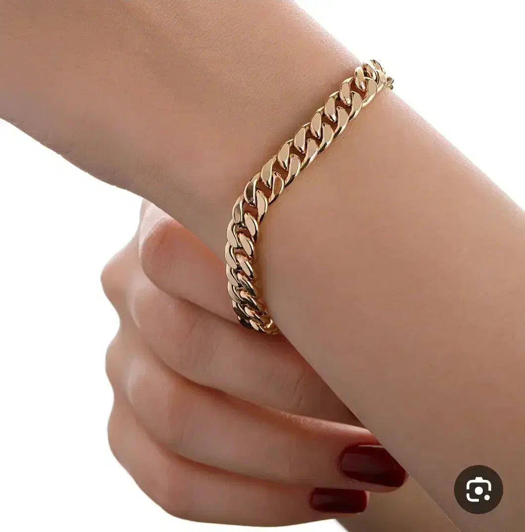 دستبند گم شده|اشیا|قم, باجک یک|دیوار