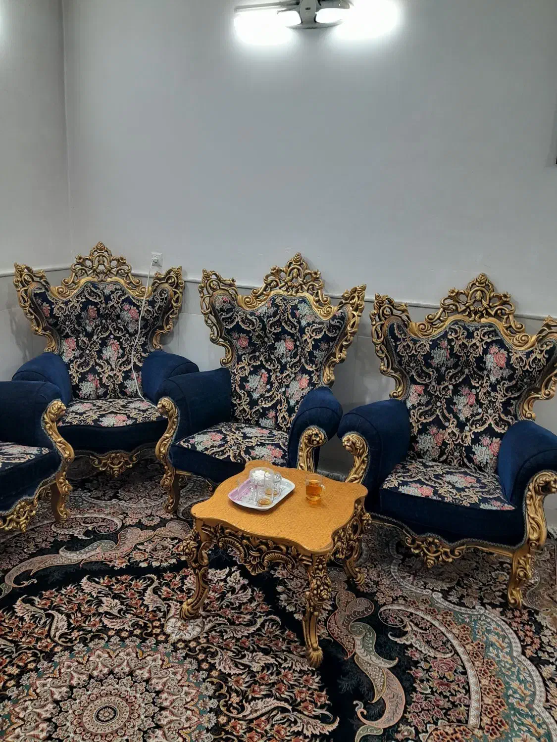 مبل سلطنتی تمیز|مبلمان خانگی و میز عسلی|قم, نیروگاه|دیوار