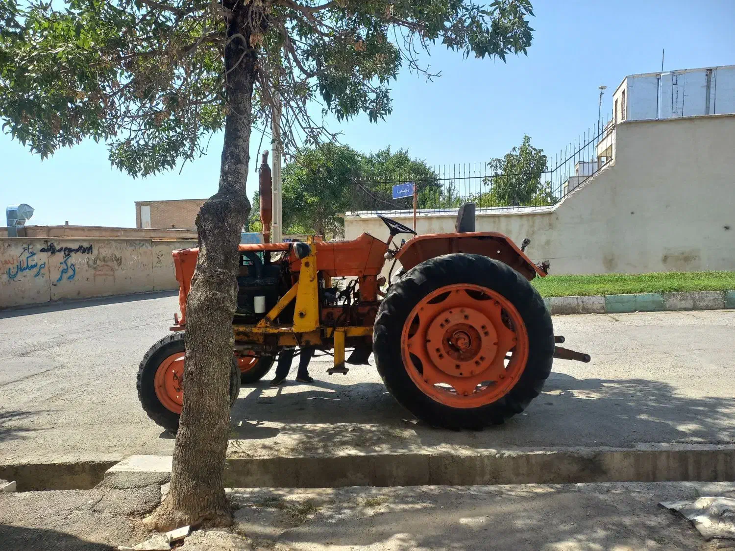 تراکتور رمانی دارای کارت و پلاک|خودرو سنگین|الیگودرز, |دیوار