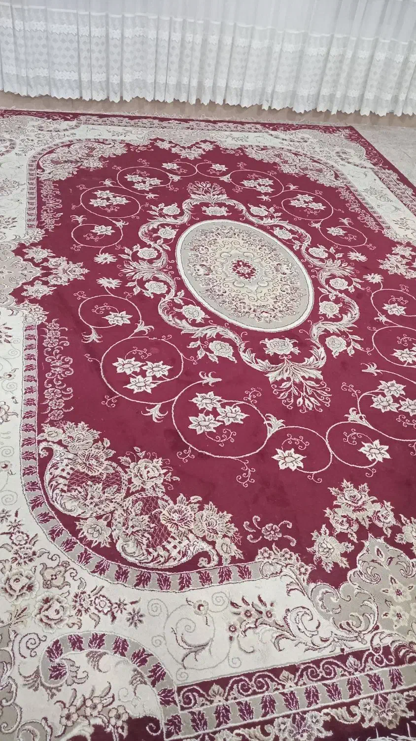 سه عدد فرش|فرش|دوگنبدان, |دیوار