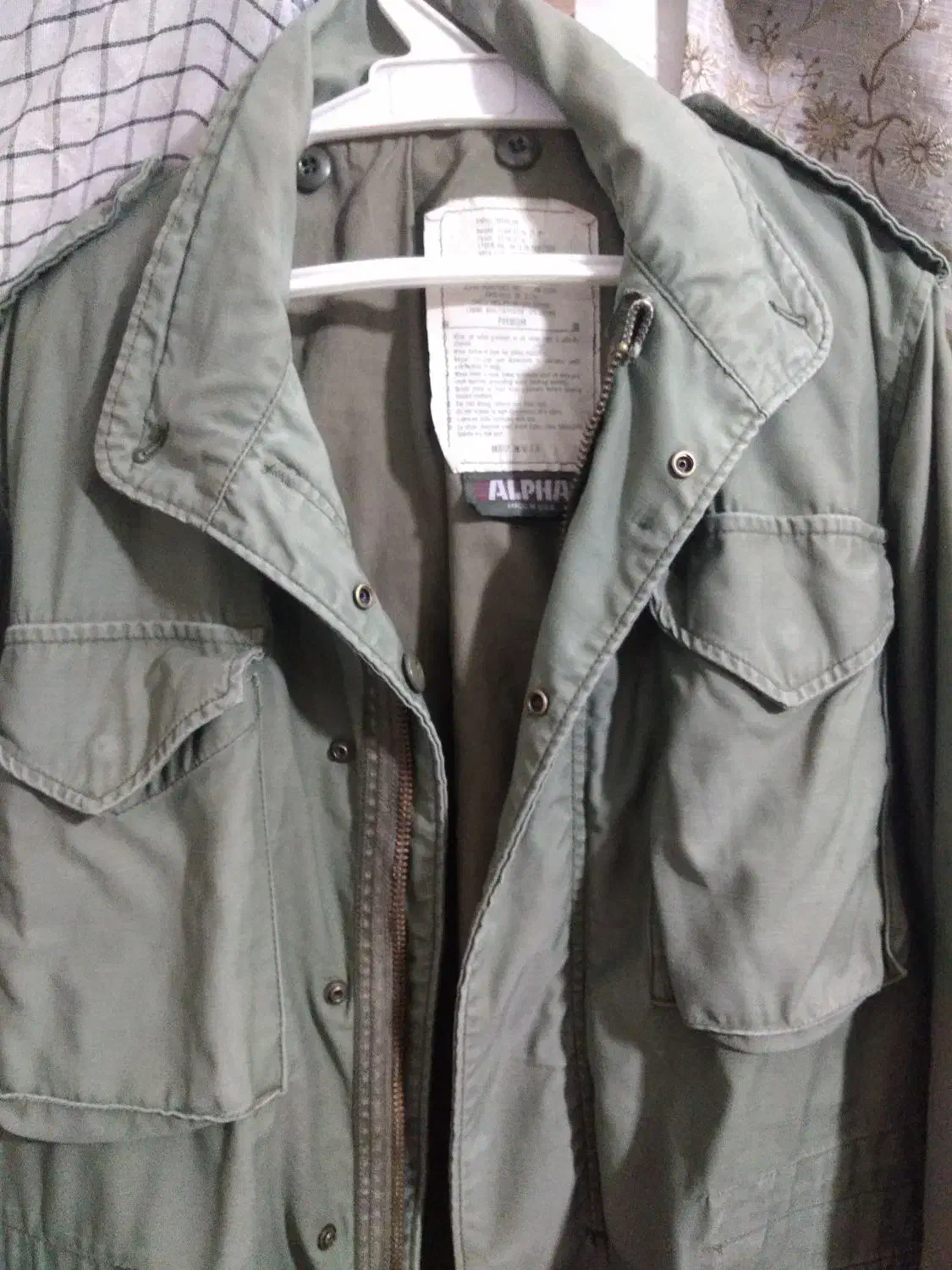 ابرکت، اصل امریکایی|لباس|گرگان, |دیوار