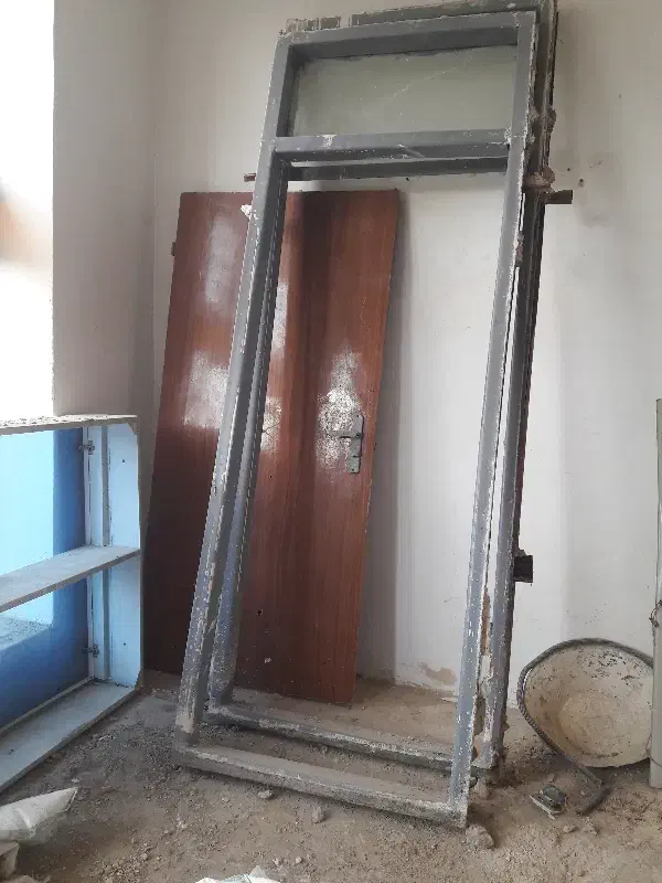 یک لنگه و درب در ابعاد96×250 راست و یک کوم تنها|مصالح و تجهیزات ساختمان|بردسکن, |دیوار