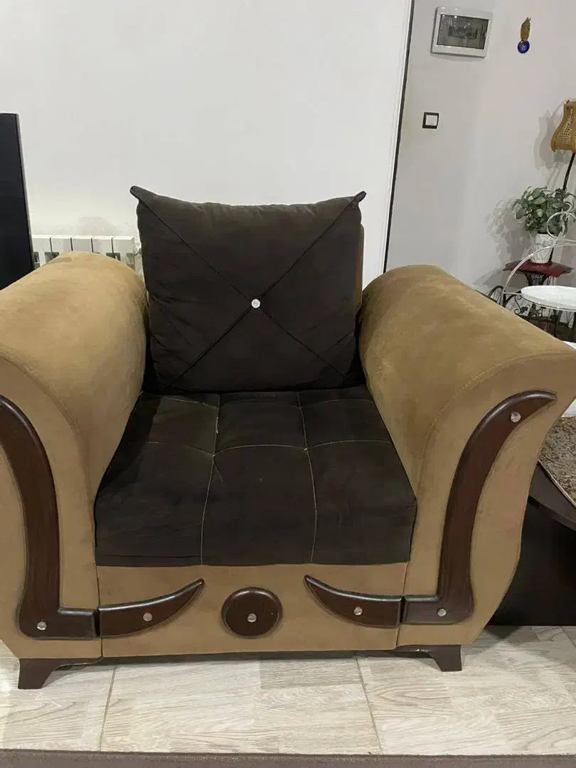 مبل و جلو مبلی به همراه عسلی|مبلمان خانگی و میز عسلی|رشت, رشتیان|دیوار