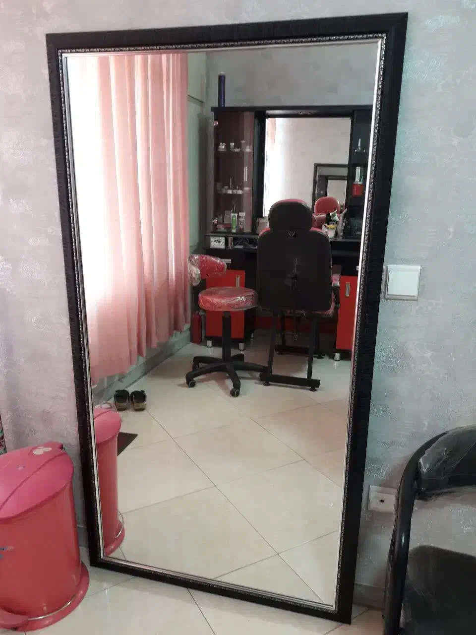 ویترین آرایشگاه سالم و آینه قدی درحد نو قیمت عالی|آرایشگاه و سالنهای زیبایی|کرج, ساسانی (قلمستان)|دیوار