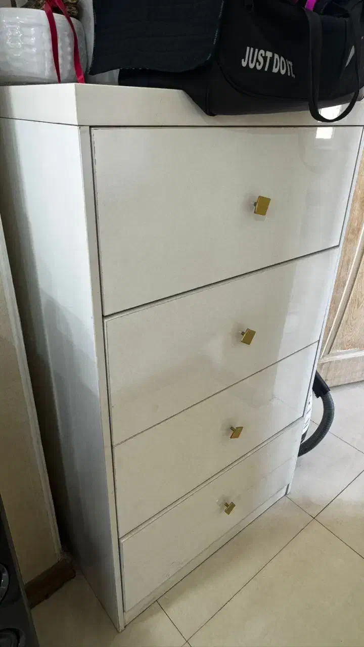 وسایل سالن زنانه تکمیل|آرایشگاه و سالنهای زیبایی|ری, اقدسیه|دیوار