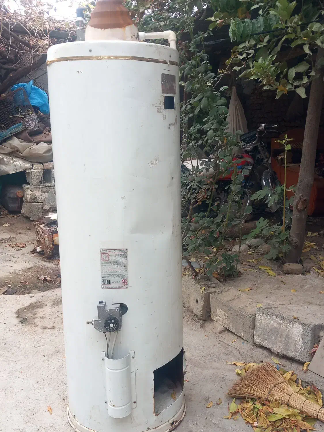 آبگرمکن قدی ایستاده بدون هیچ سوراخی و ایرادی|آبگرمکن، پکیج، شوفاژ|گرگان, |دیوار