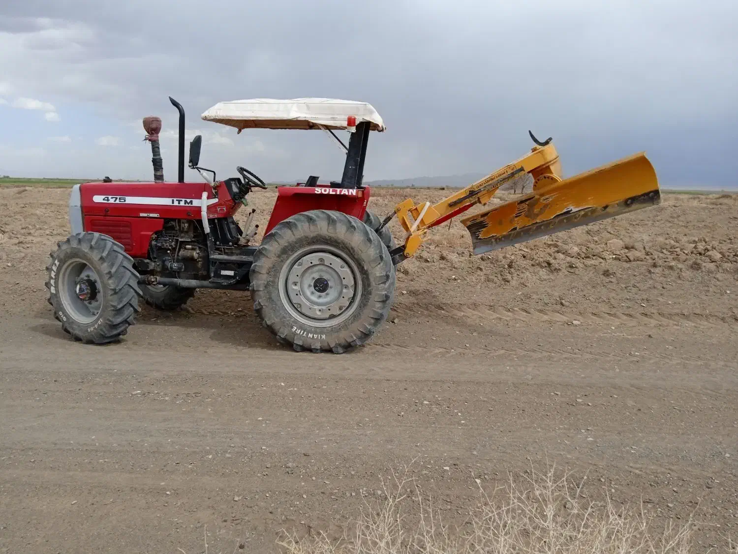 تراکتور کشاورزی و تسطیح لیزری|خدمات باغبانی و درختکاری|سبزوار, کلاته سیفر|دیوار