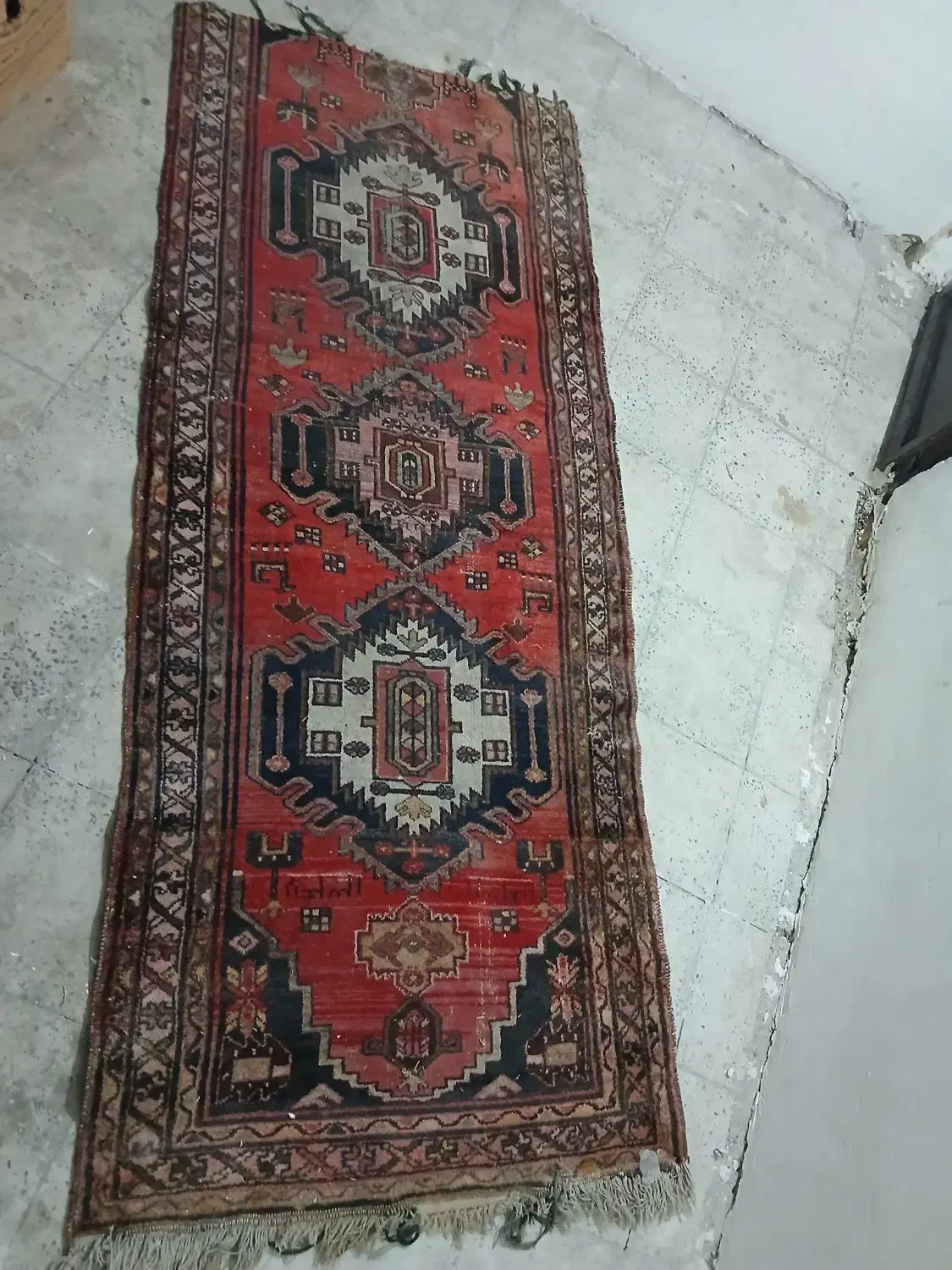 فرش دستبافت سال۱۲۹۵ سالم.۲.۷۰در۷۰سانت|فرش|قزوین, |دیوار