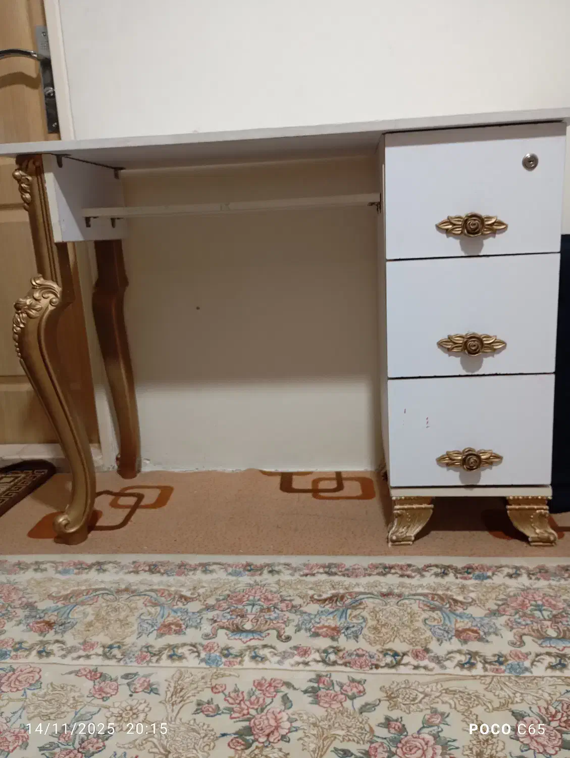 میز ناخن|آرایشگاه و سالنهای زیبایی|دماوند, گیلاوند|دیوار