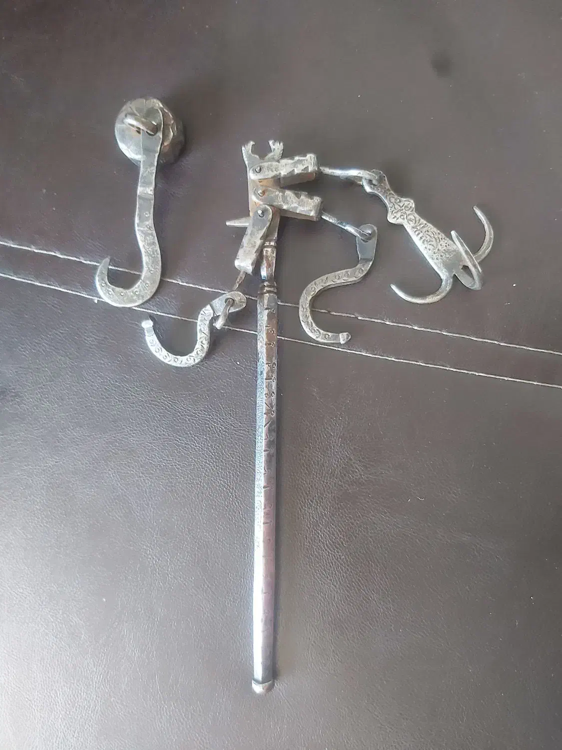 قپان|کلکسیون اشیاء عتیقه|صدرا-فارس, فاز ۱|دیوار