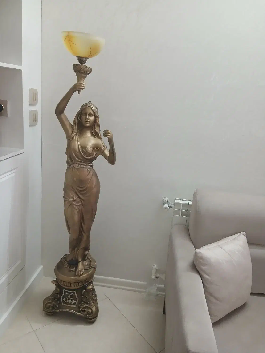 اباژور کنار سالنی|چراغ خواب و آباژور|مشهد, کلاهدوز|دیوار