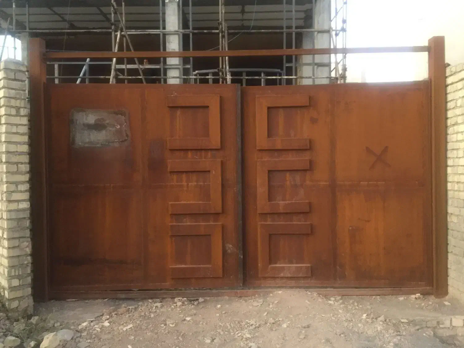 درب حیاط بزرگ مستحکم و مقاوم|مصالح و تجهیزات ساختمان|شاهین‌شهر, شهرک میلاد|دیوار