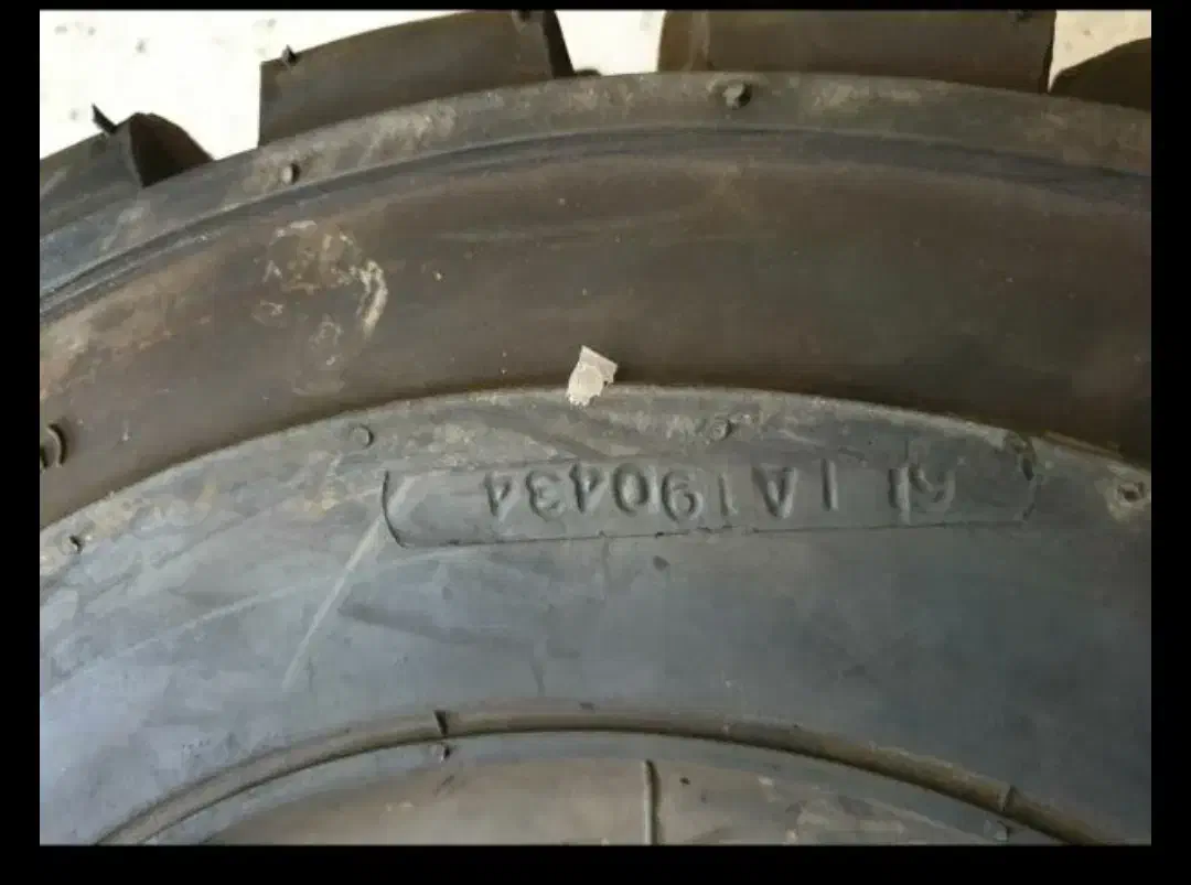 لاستیک لیفتراک در حد نو|قطعات یدکی و لوازم جانبی|یزد, |دیوار