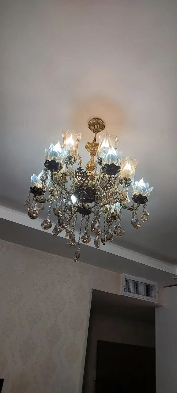 سه عدد لوستر برنز و دو عدد شمع دان برنز|لوستر و چراغ آویز|هشتگرد, شهرک بعثت|دیوار