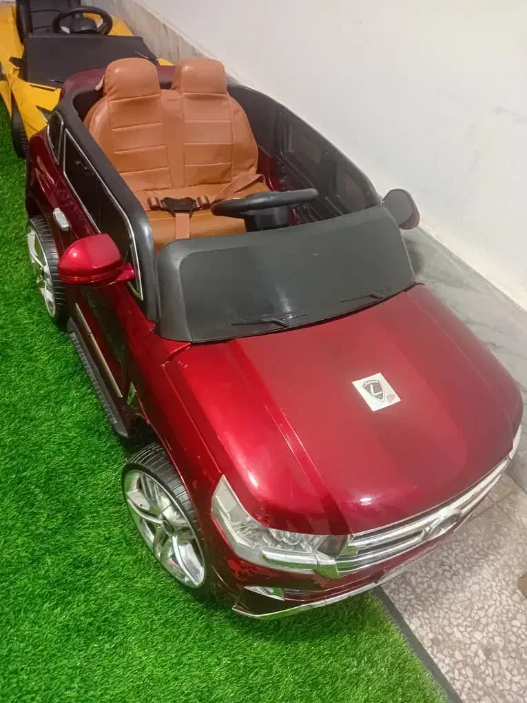 ماشین شارژی 4 موتوره|اسباببازی بچه|قم, هفت تیر|دیوار