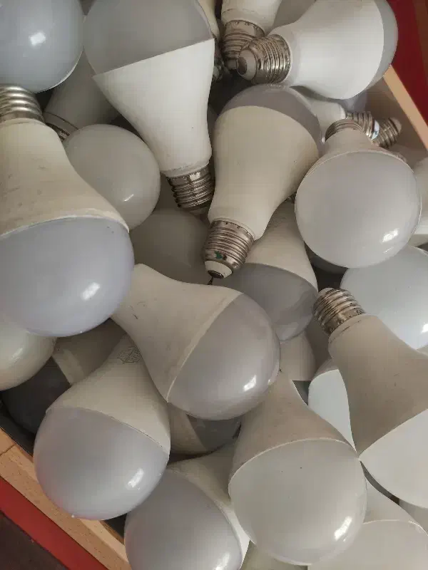 تعمیر کلیه لامپ ال ای دی کم مصرف با نازلترین هزینه|لامپ و چراغ|سقز, |دیوار